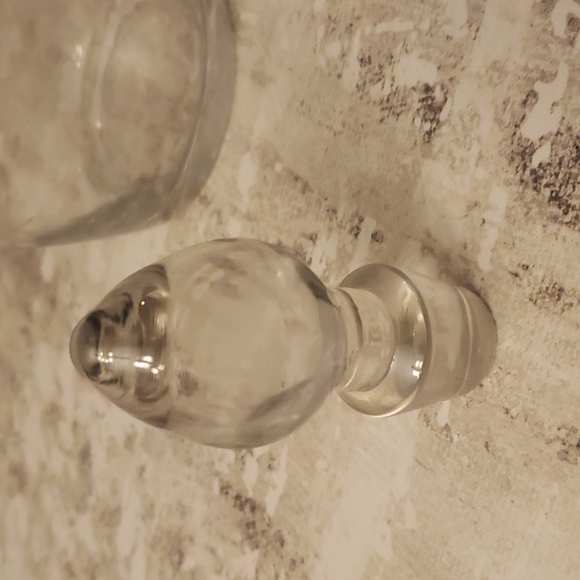 EUC Wine Decanter With Grapevine Etching - Picture 4 of 5